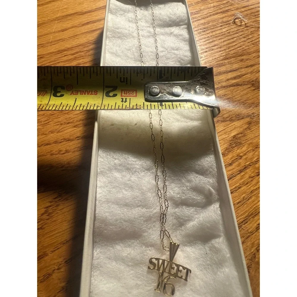 14K Yellow Gold Sweet 16 Pendant Necklace 18 Inch Scalloped Link Chain Milestone